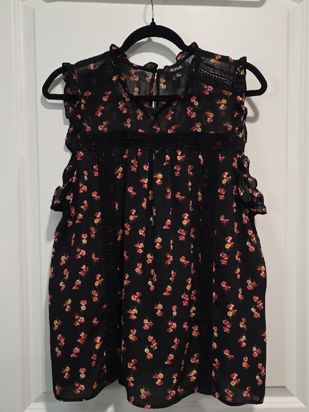 a.n.a Black Floral Sleeveless Blouse